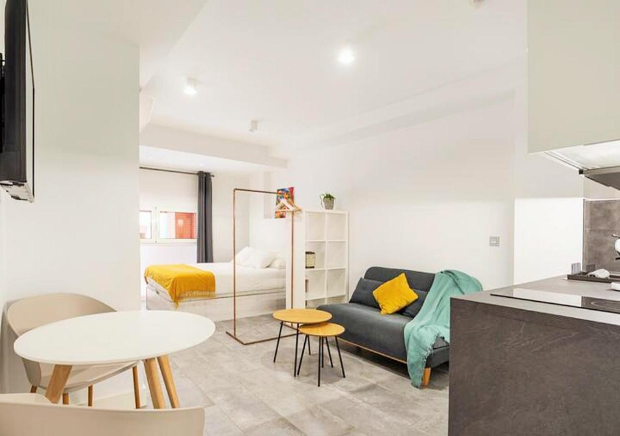 Loftinmalaga Aparthotel Екстериор снимка